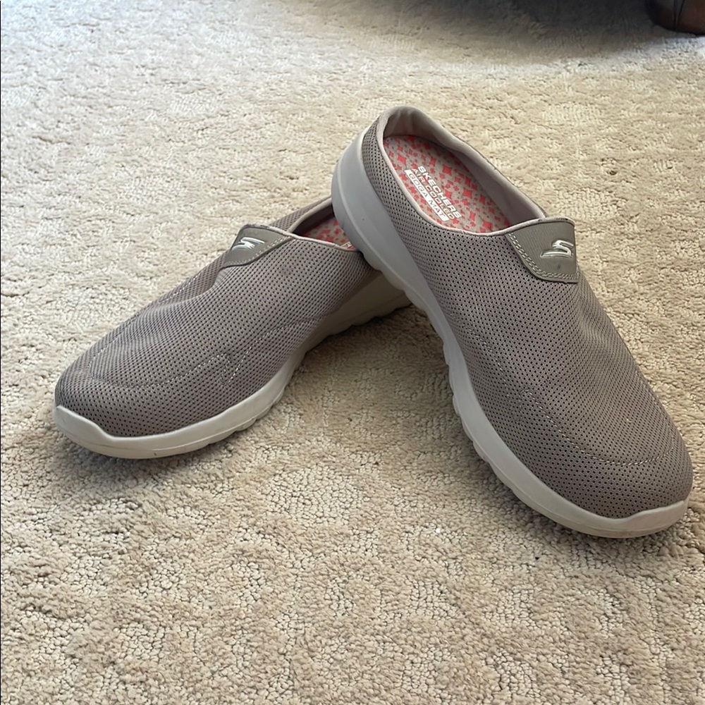Skechers women’s Gray Slip-On Shoes